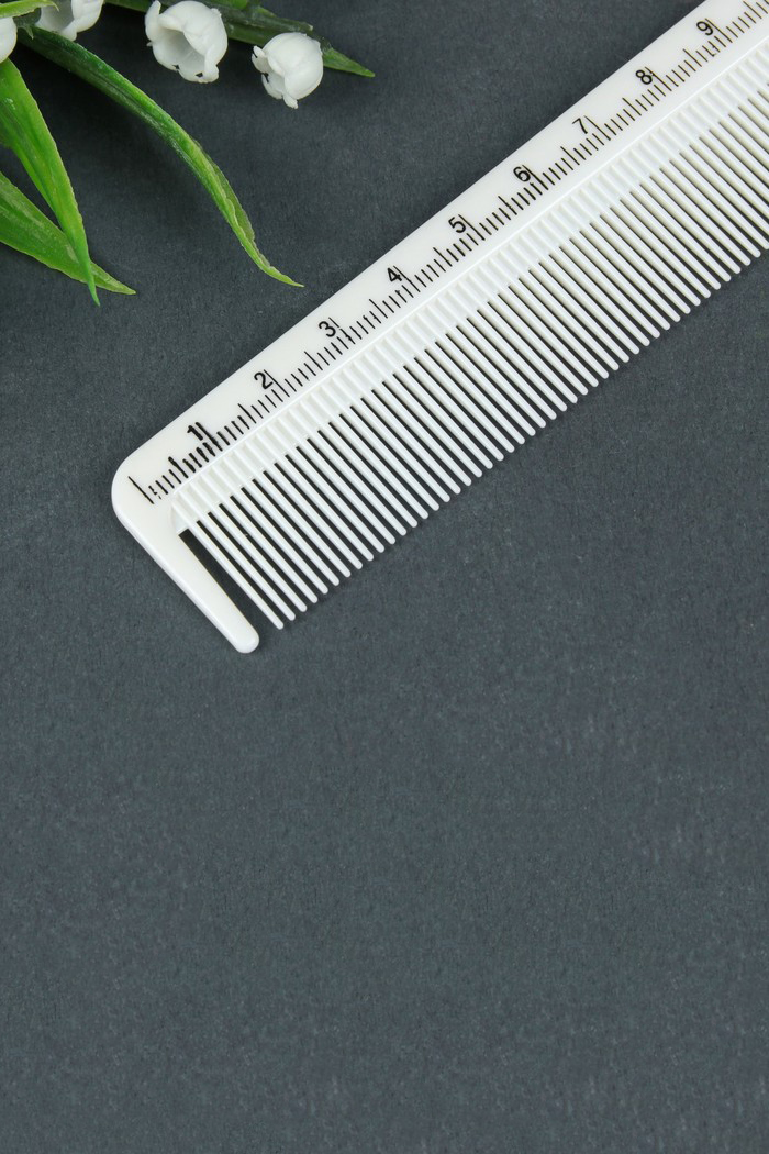 Berber Kuaför Saç Kesim Tarağı Karbon Cetvelli Kesim Tarağı 720587