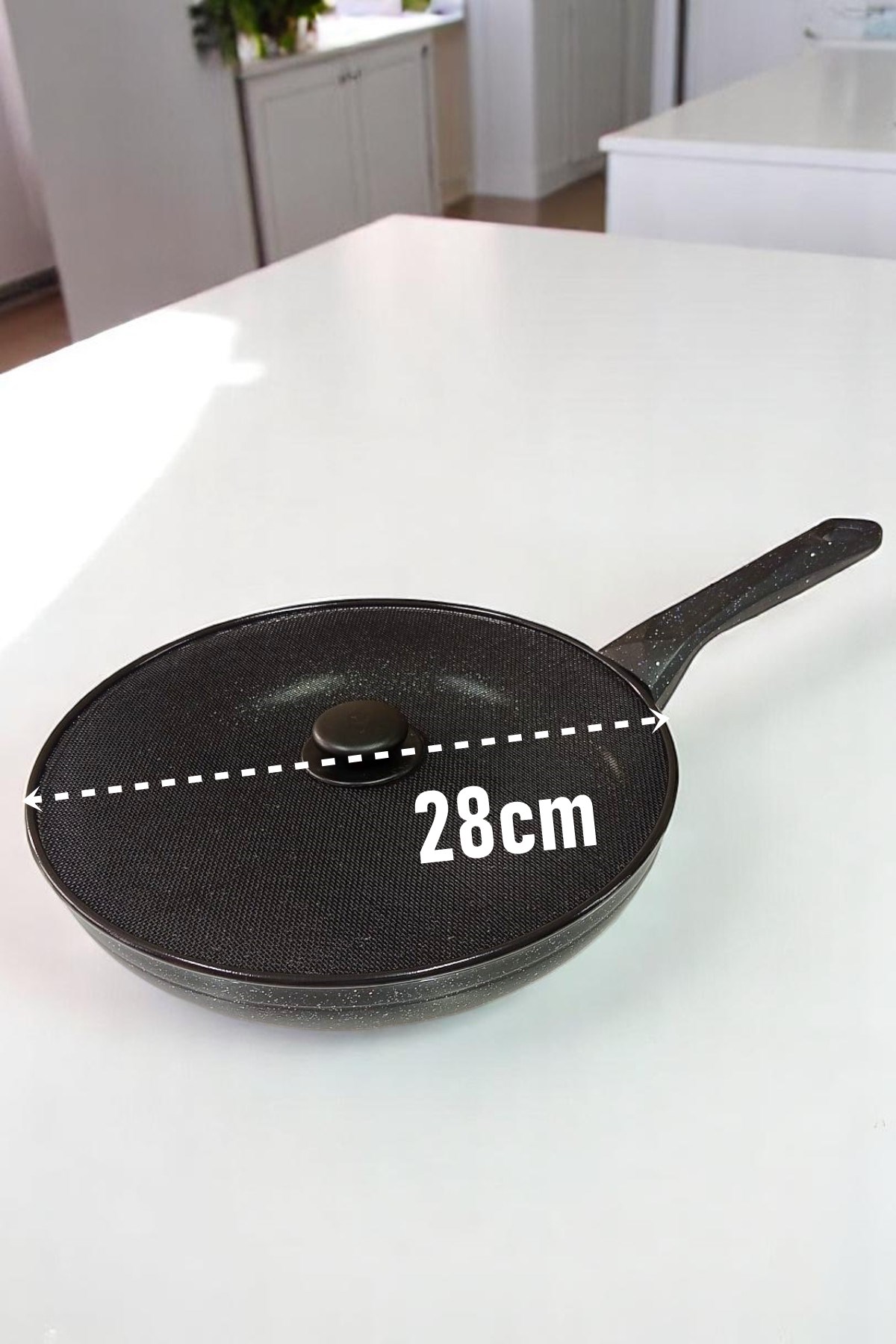 Granit Döküm Tava Yağ Sıçratmaz Kapaklı -Yapışmaz Taban 28 Cm 721667