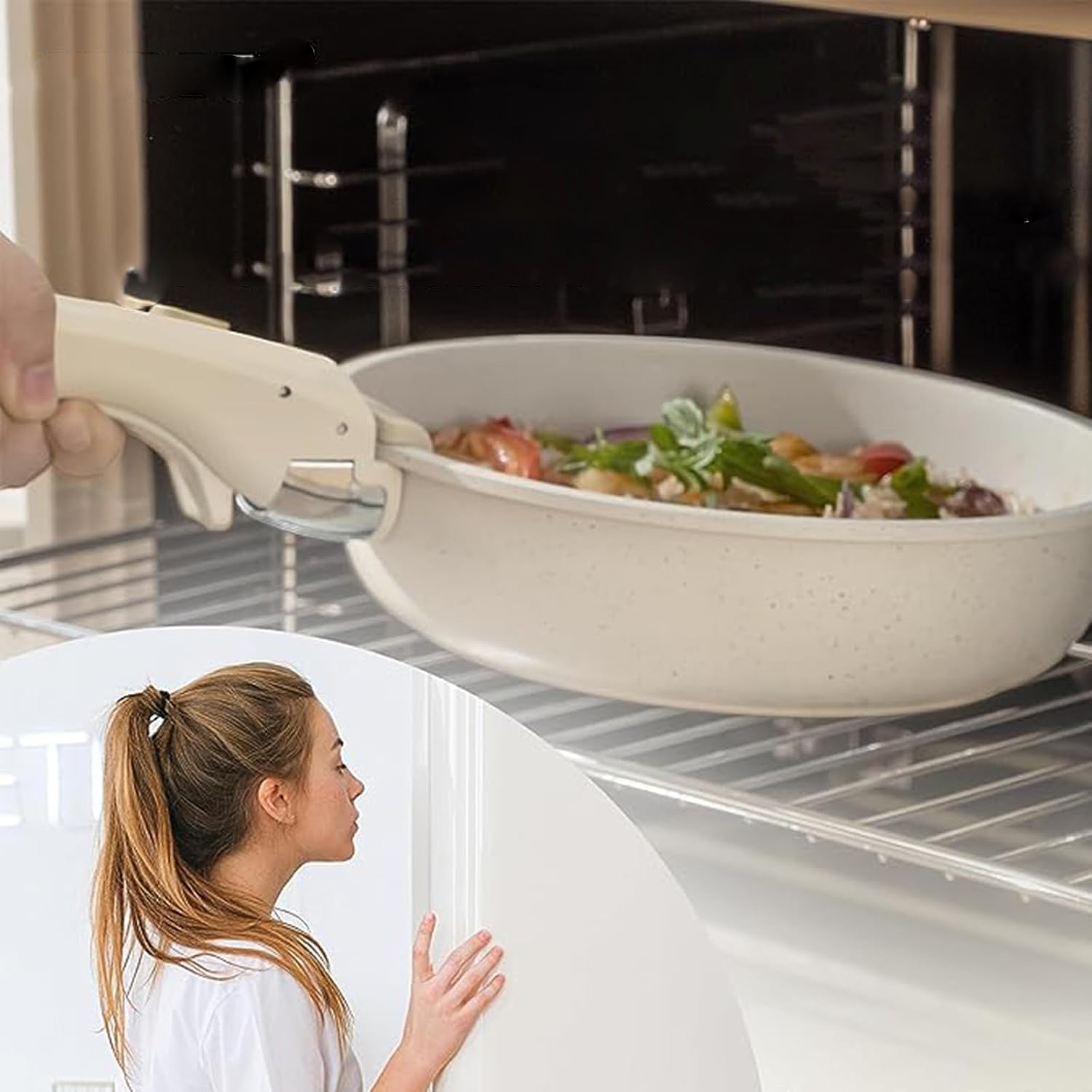 Profesyonel Kıskaçlı Tencere Tava Tutucu – Isıya Dayanıklı, Güvenli Kavrama 722197