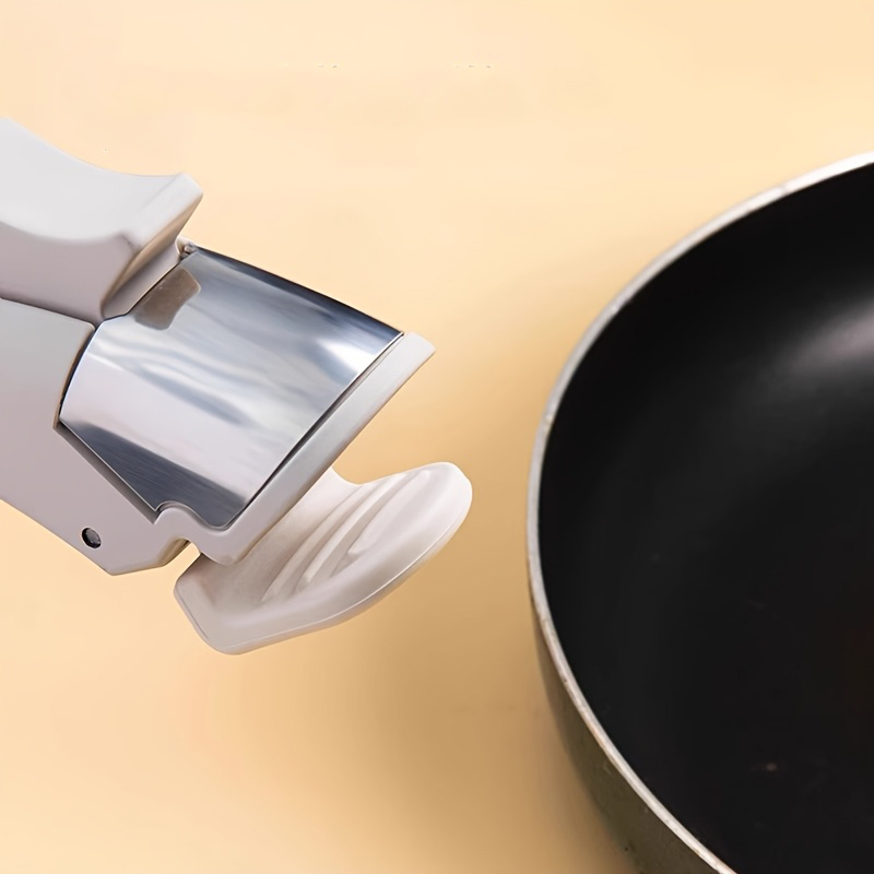 Profesyonel Kıskaçlı Tencere Tava Tutucu – Isıya Dayanıklı, Güvenli Kavrama 722197