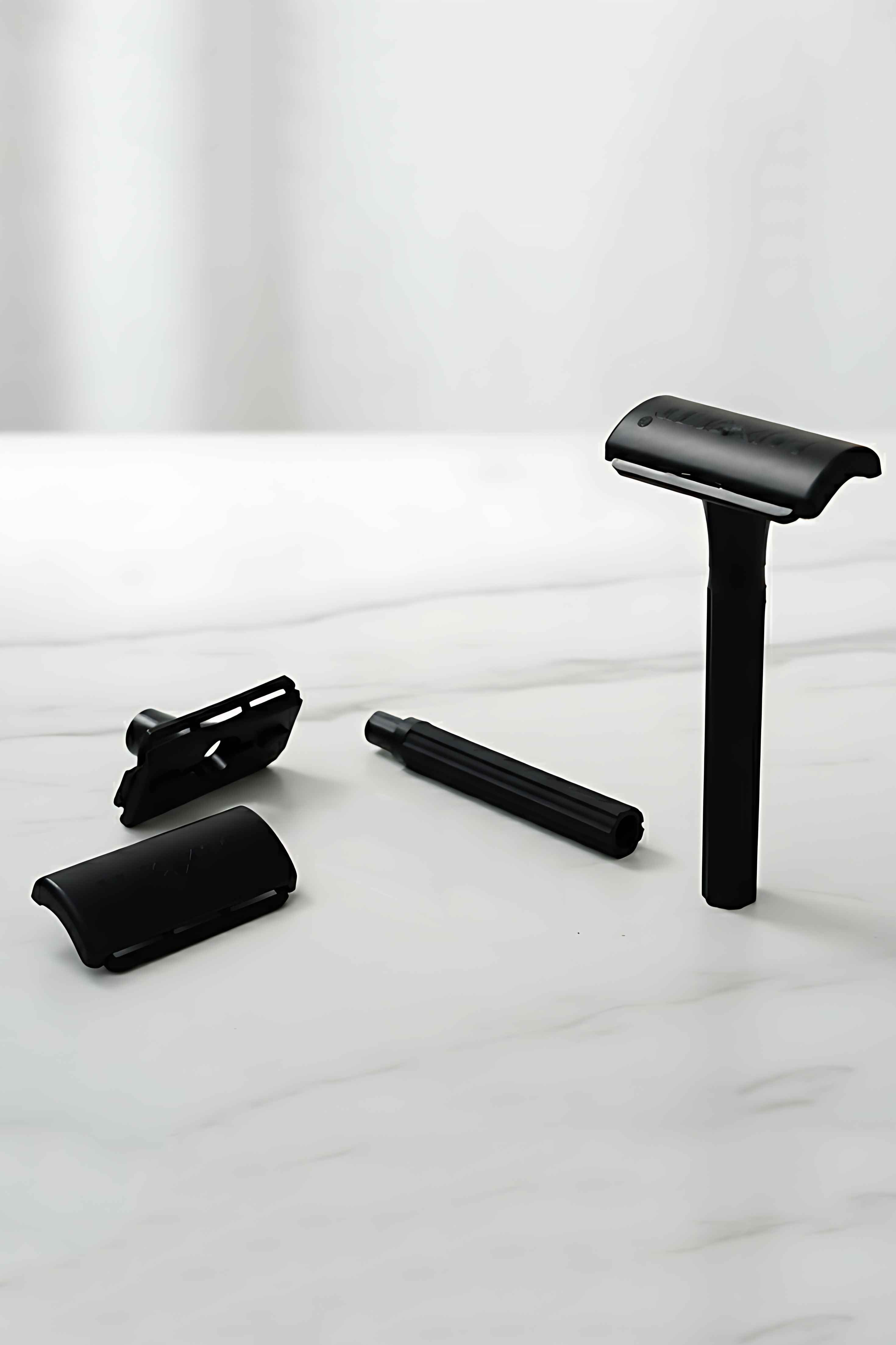 Şık Siyah Plastik Tıraş Aleti – Jilet Takılabilir, Ergonomik Saplı 722205