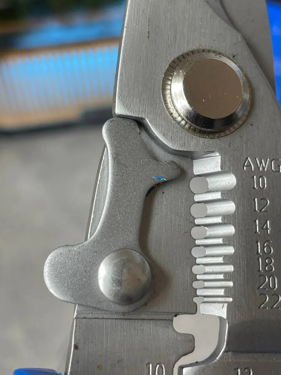 Profesyonel Tel Soyma ve Sıkma Pensesi Seti – 8'' Otomatik, Kablo Konnektörlü 722483