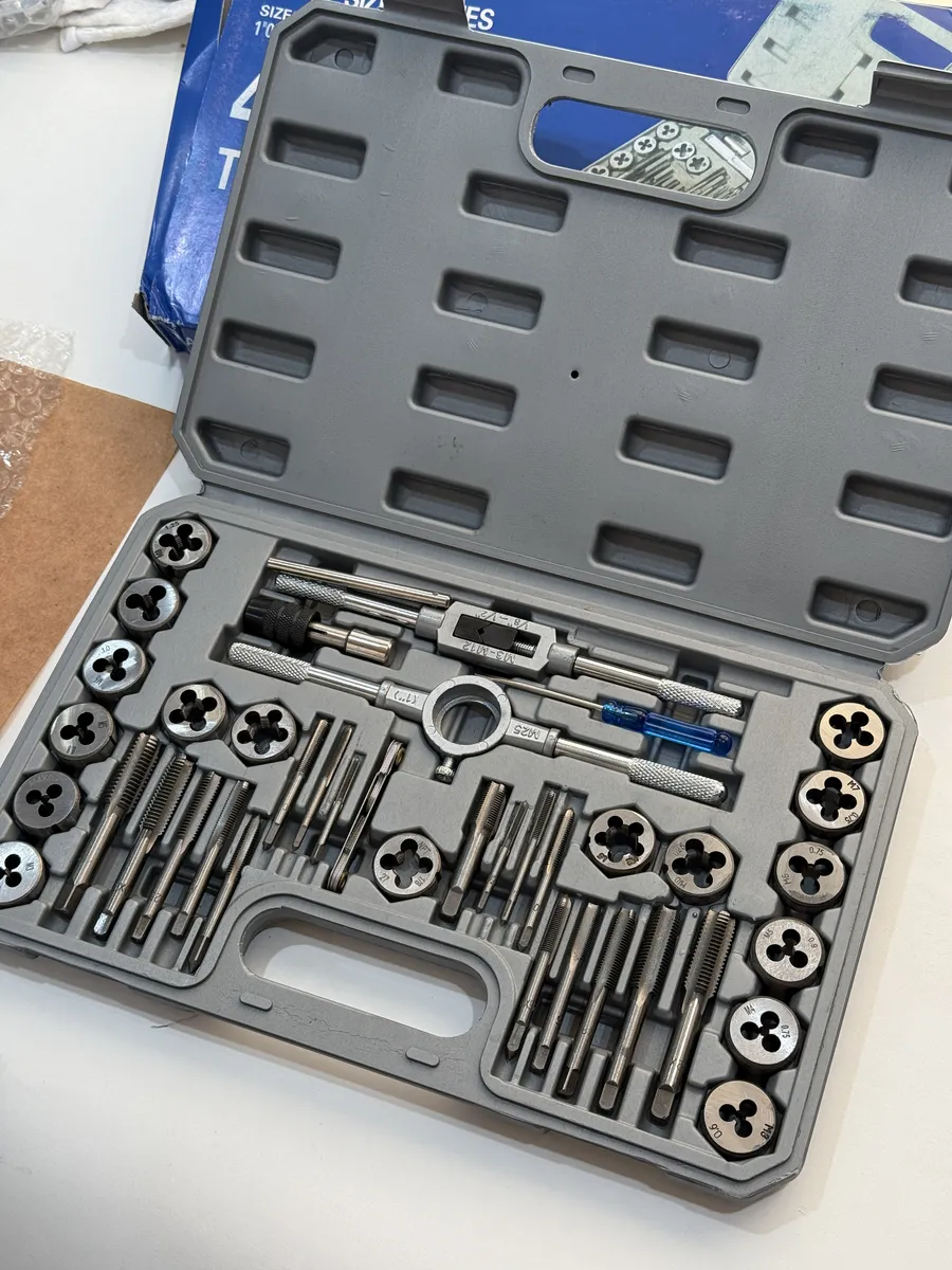 40 Parça Profesyonel Metrik Ters Kılavuz ve Pafta Seti   - Hassas Diş Açma ve Onarım Takımı 722631