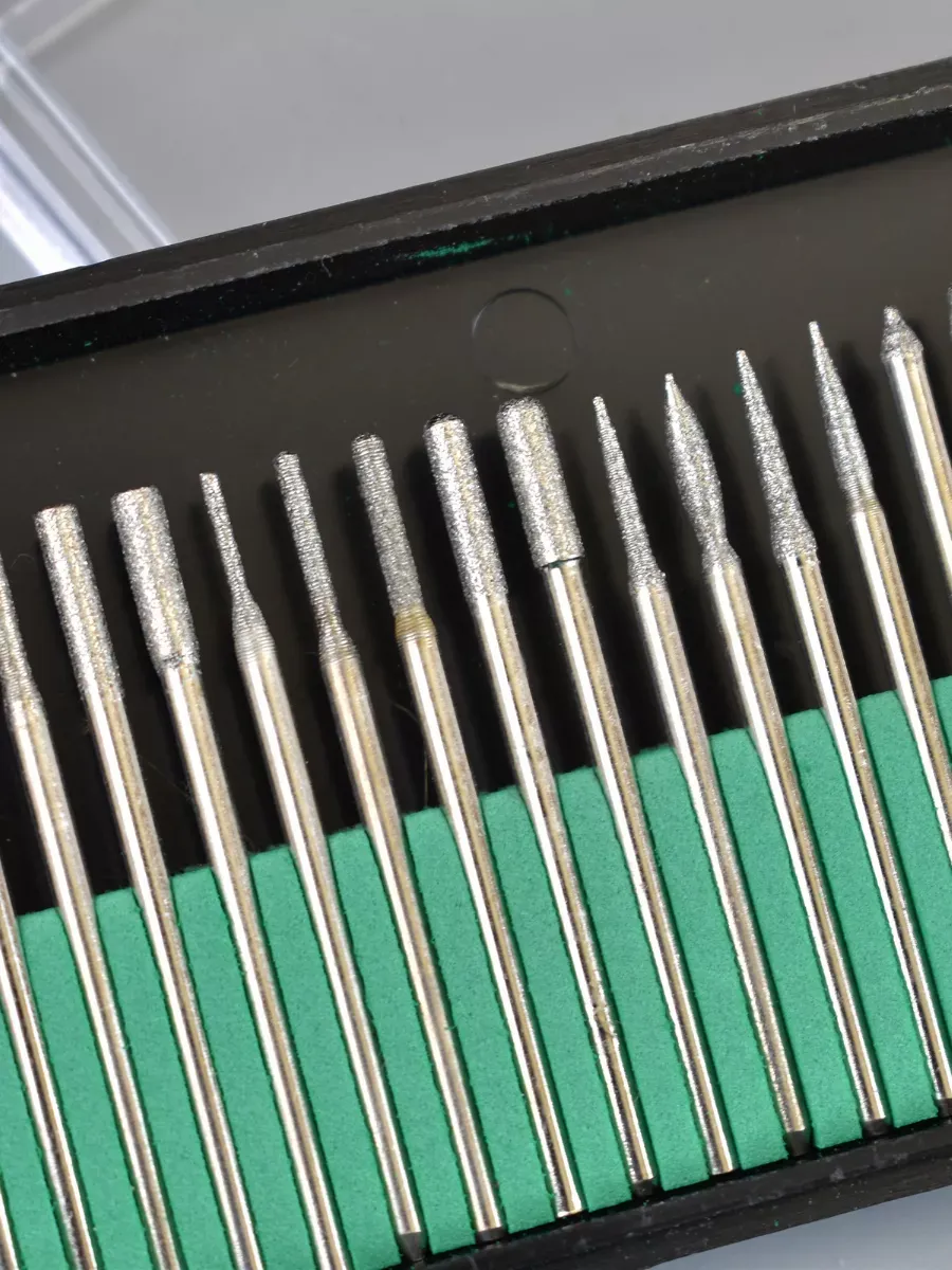 30 Parça Elmas Freze Ucu Seti - 3mm Şaft Profesyonel Gravür, Oyma ve Hassas Taşlama Seti 722639